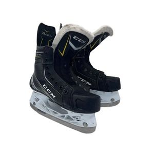 CCM TACKS 9070 SIZE 2 ADULT HOCKEY SKATES AMAZING SHAPE